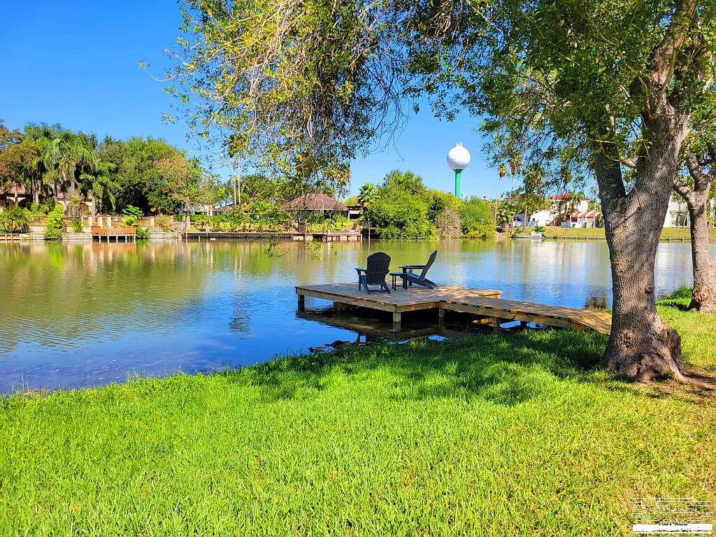 3 bed, 3.0 bath, 2211 sqft, $2,300 — Photo 4