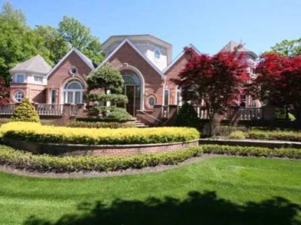 11 Jay Ct, Monsey, NY 10952