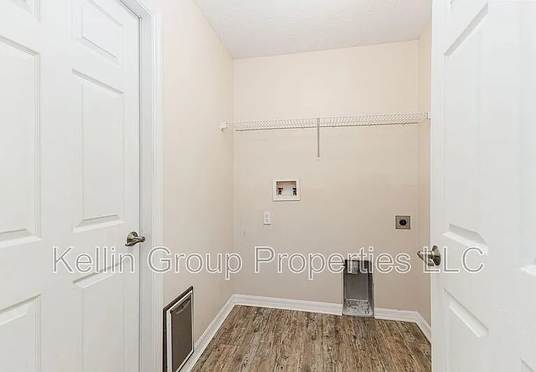 7233 Wakeview Dr — Photo 18