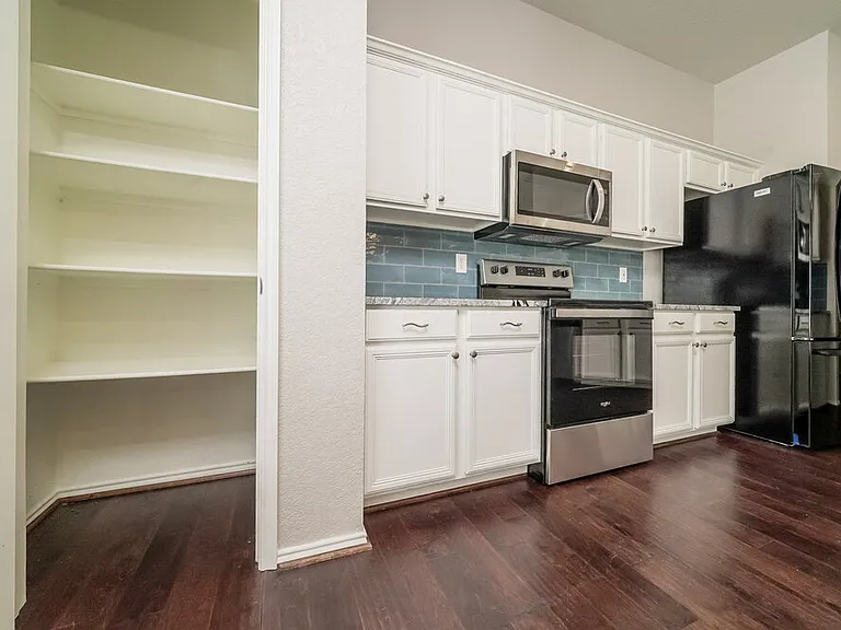 1005 Fort Apache Dr — Photo 8