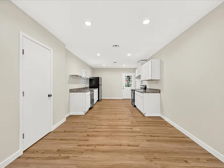 1154 Florida Ave — Photo 10