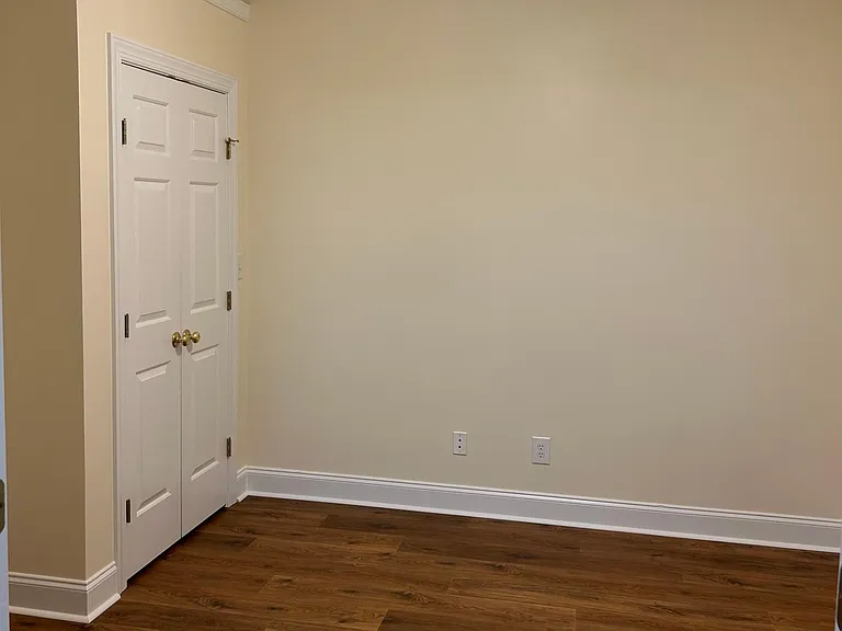 215 Laurel Hill Dr — Photo 4