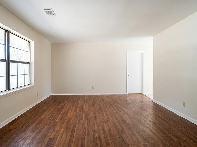 6 Oakwood Dr — Photo 5