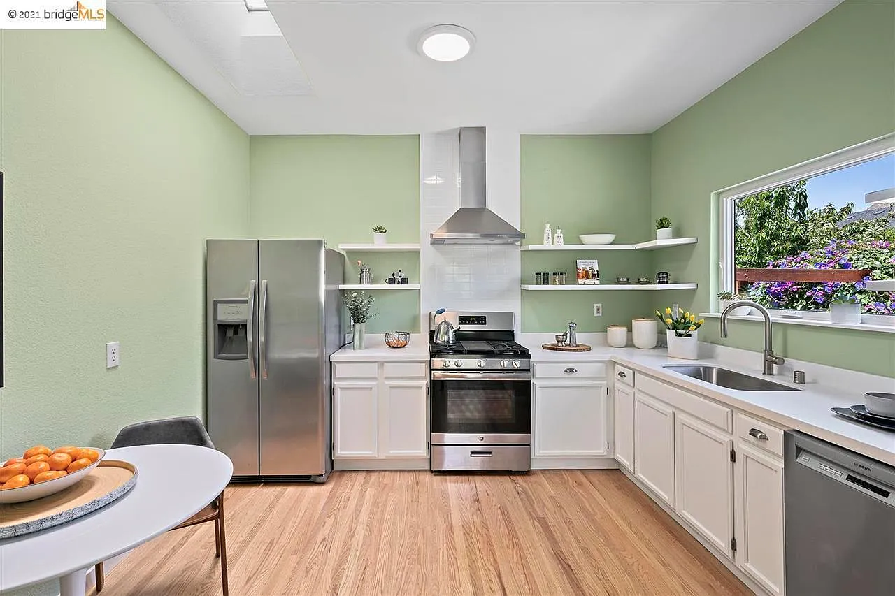 3 bed, 1045 sqft, $1,300 — Photo 1