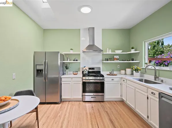 5216 Genoa St, Oakland, CA 94608