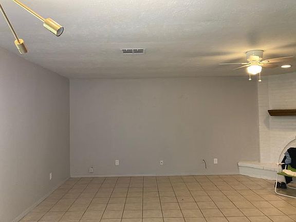 2nd image of 5104 Sandalwood Ln