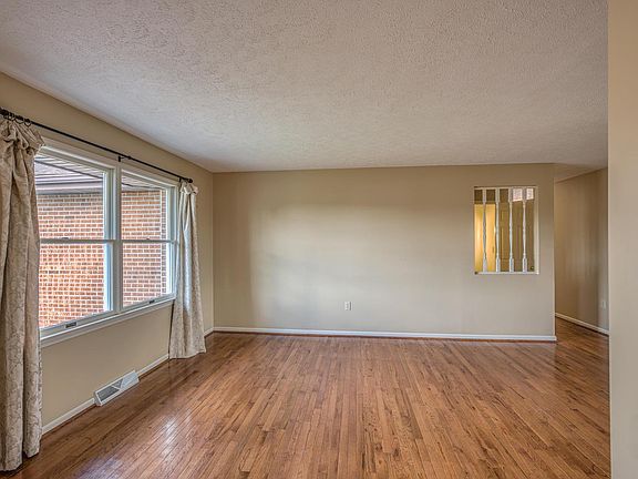 2nd image of 290 Beverly Dr