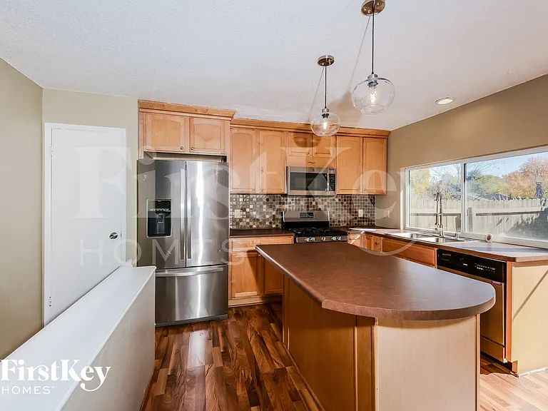 12082 Foxpoint Dr — Photo 6