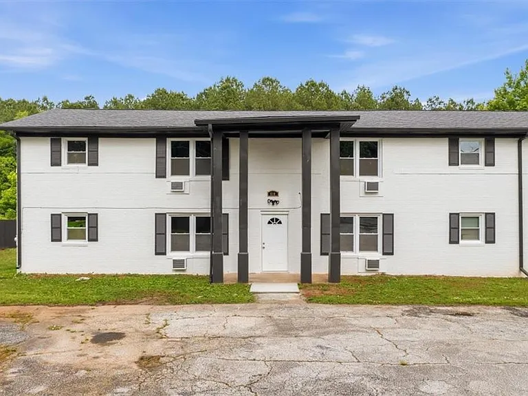 608 N College Dr #3 — Photo 3