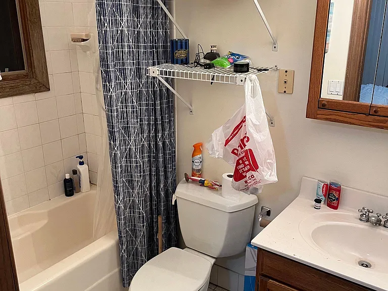 1126 W Roscoe St — Photo 36