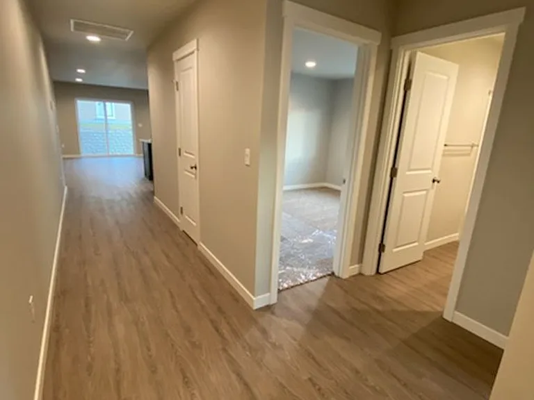 1109 S Newberry Ln — Photo 2