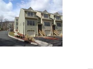 37 Winhaven Ct, Highland Falls, NY 10928
