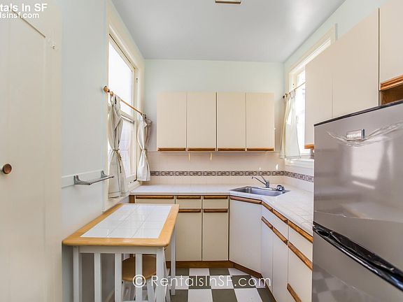 4th image of 2742 Golden Gate Ave
