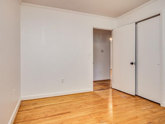 4th image of 40 Montis Dr