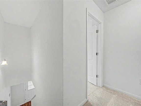 3rd image of 413 Inkberry Dr