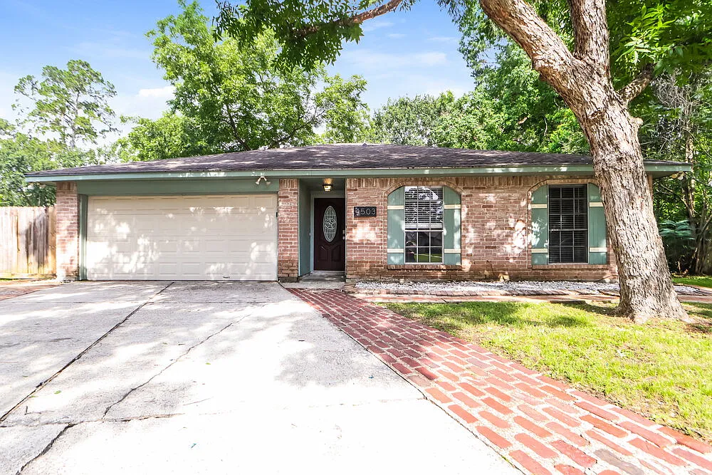 4 bed, 2.0 bath, 2198 sqft, $2,005 — Photo 1