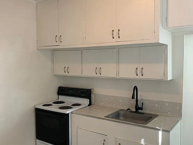180 E 8th Ave — Photo 8