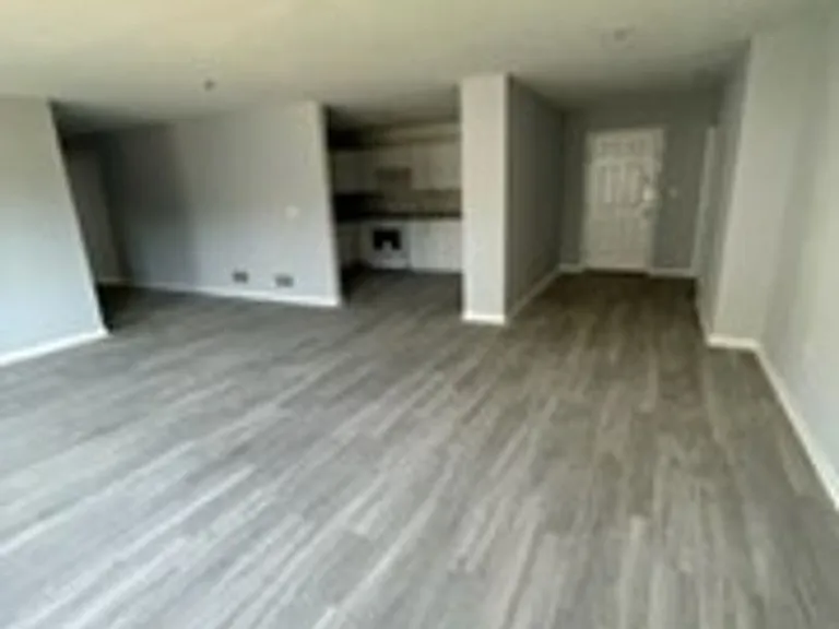 3-15 Ridgedale Ave — Photo 2