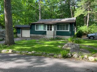 237 Waconia Rd, Highland Lakes, NJ 07422