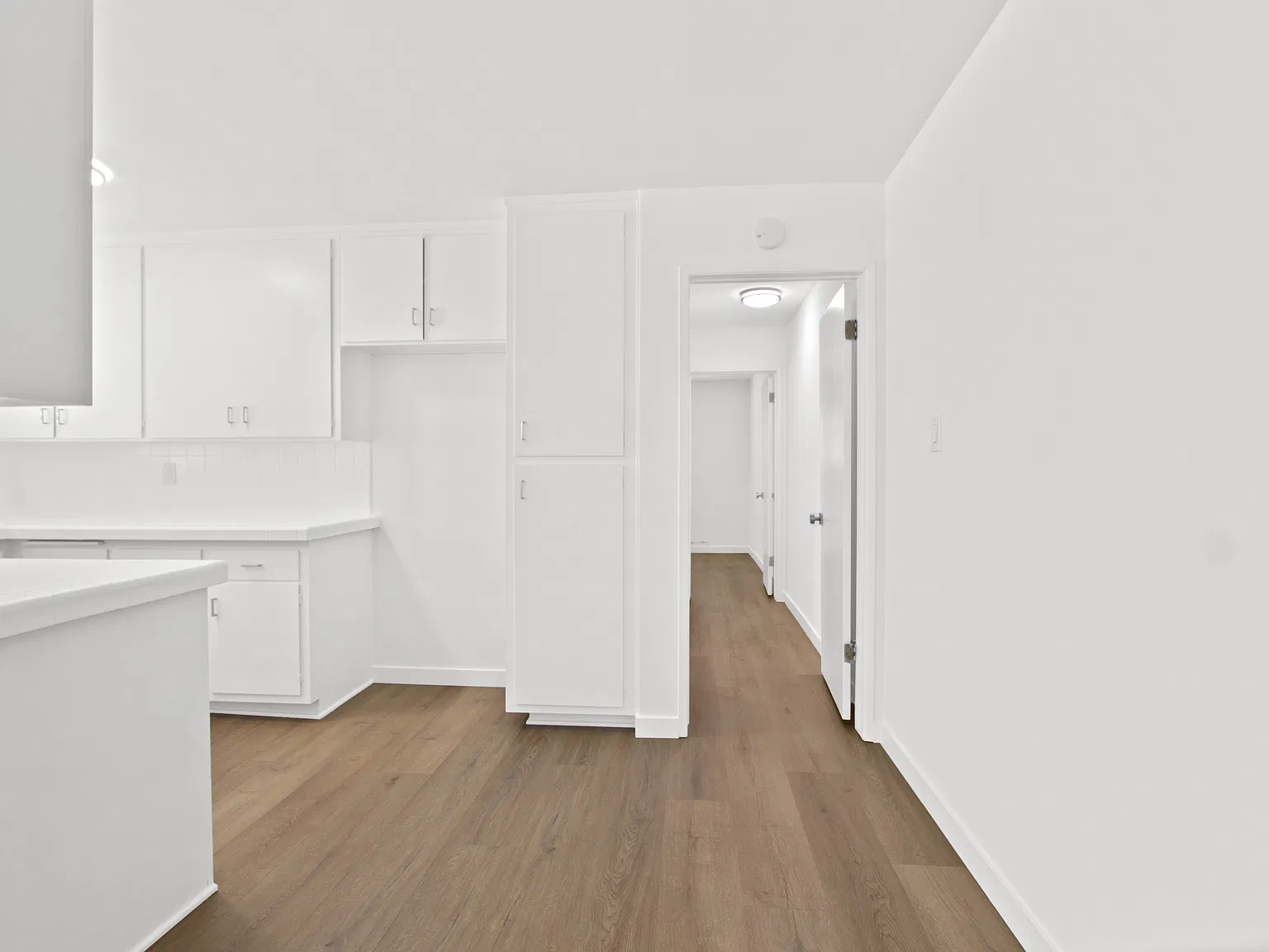 1 bed, 700 sqft, $2,300 — Photo 2