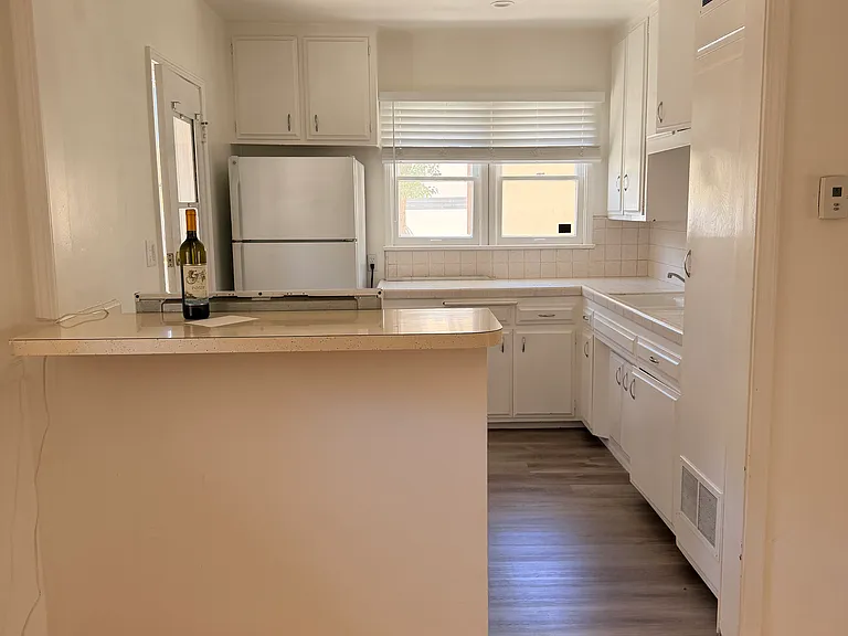 4321 Cahuenga Blvd — Photo 8