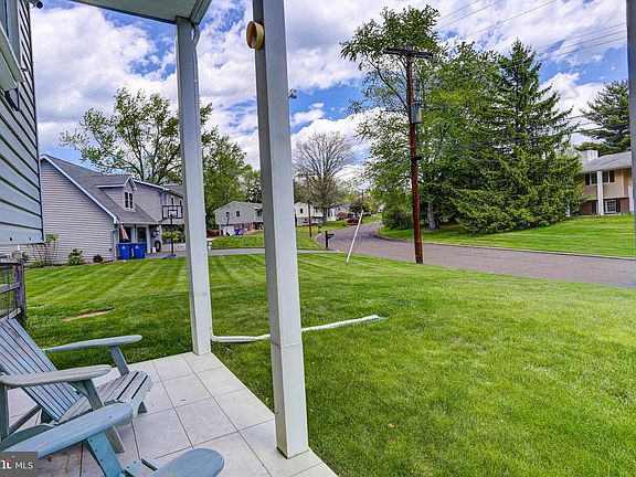 2nd image of 129 Blue Jay Rd