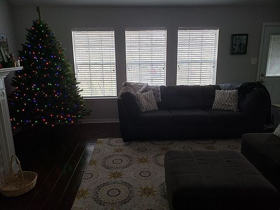 4th image of 110 Driftwood Cir