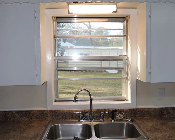 308 W Warriner Ave — Photo 6
