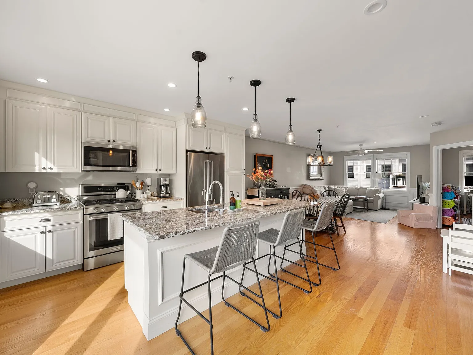 3 bed, 2.5 bath, 1757 sqft, $4,500 — Photo 3