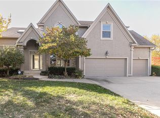 7135 Oakview St, Shawnee, KS 66216