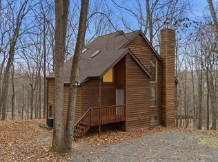 16 S Gopher Trl, Berkeley Springs, WV 25411