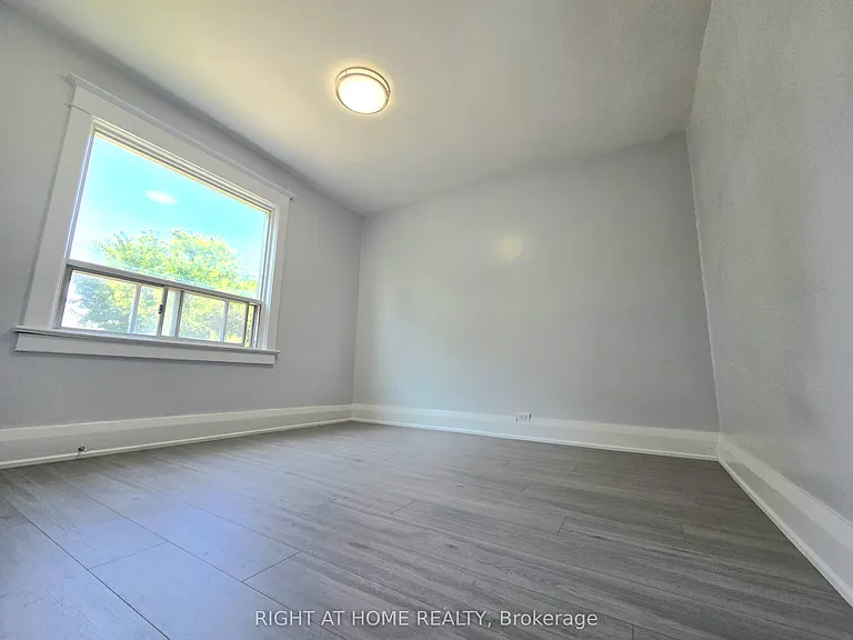 344 Glebeholme Blvd #UPPER — Photo 6