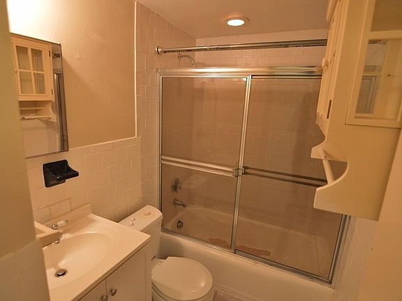 2nd image of 18 Essex St APT 2