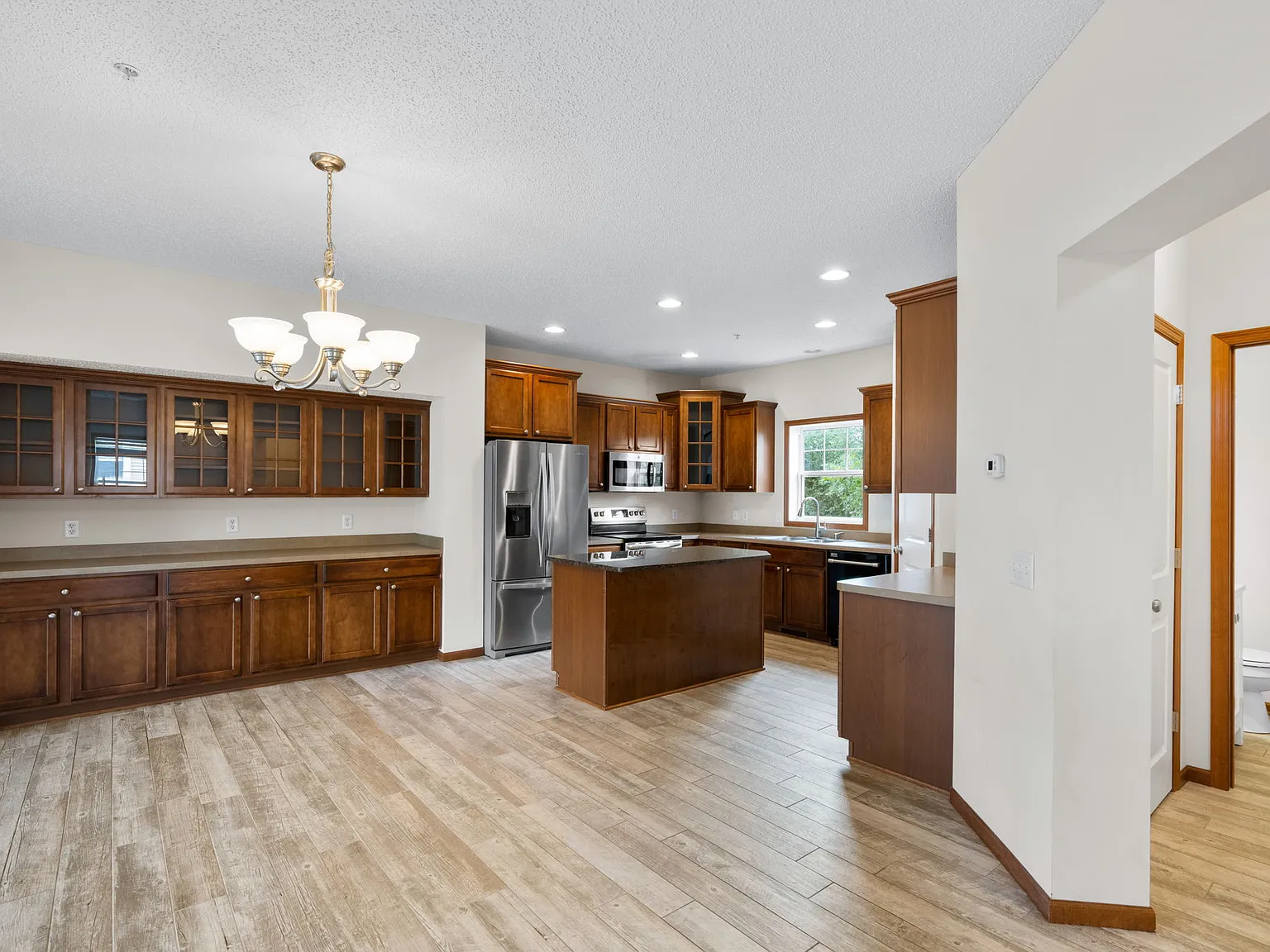 3 bed, 1969 sqft, $2,495 — Photo 2