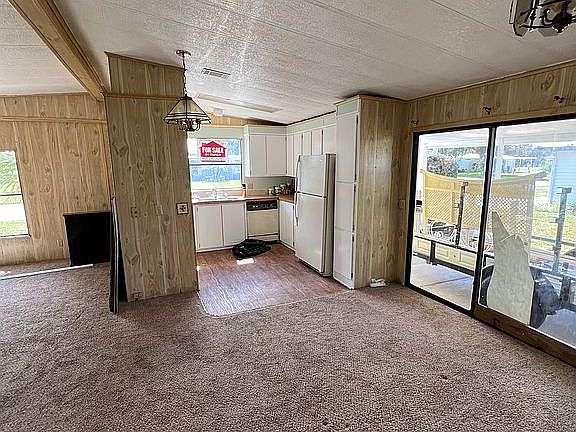 4th image of 1415 Lake Dr