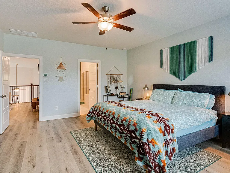 576 Courtyard Ln — Photo 11