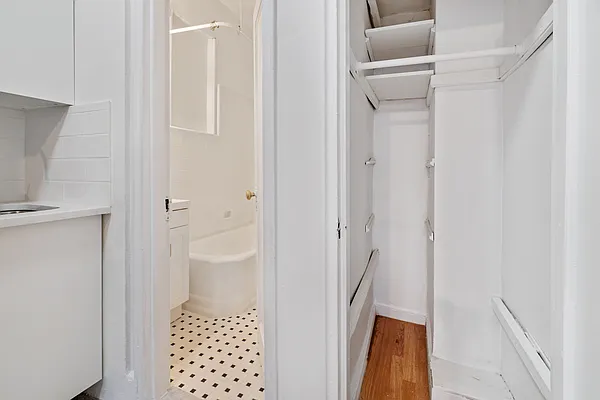 Rented by Avi Nash Associates | media 11