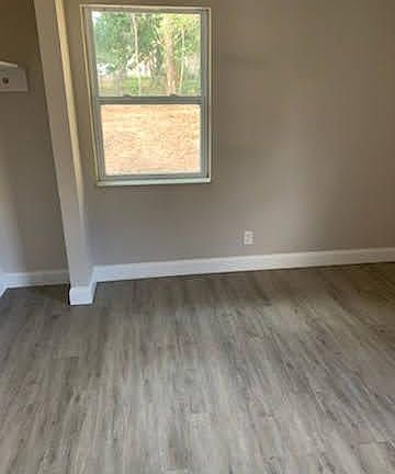 5th image of 912 Blue Springs Dr