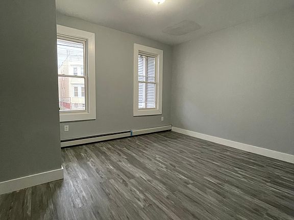 3rd image of 168 Fulton Ave Floor 1