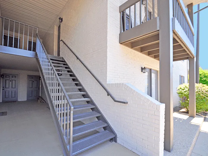 Flats at Hurstbourne — Photo 6