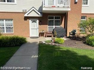 798 Olde English Cir, Howell, MI 48855