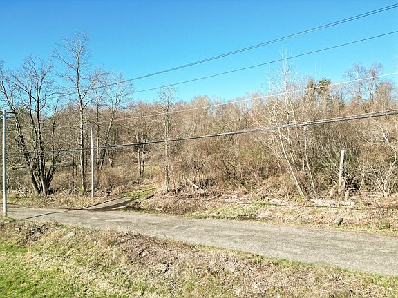 3rd image of 431 Coy Hill Rd
