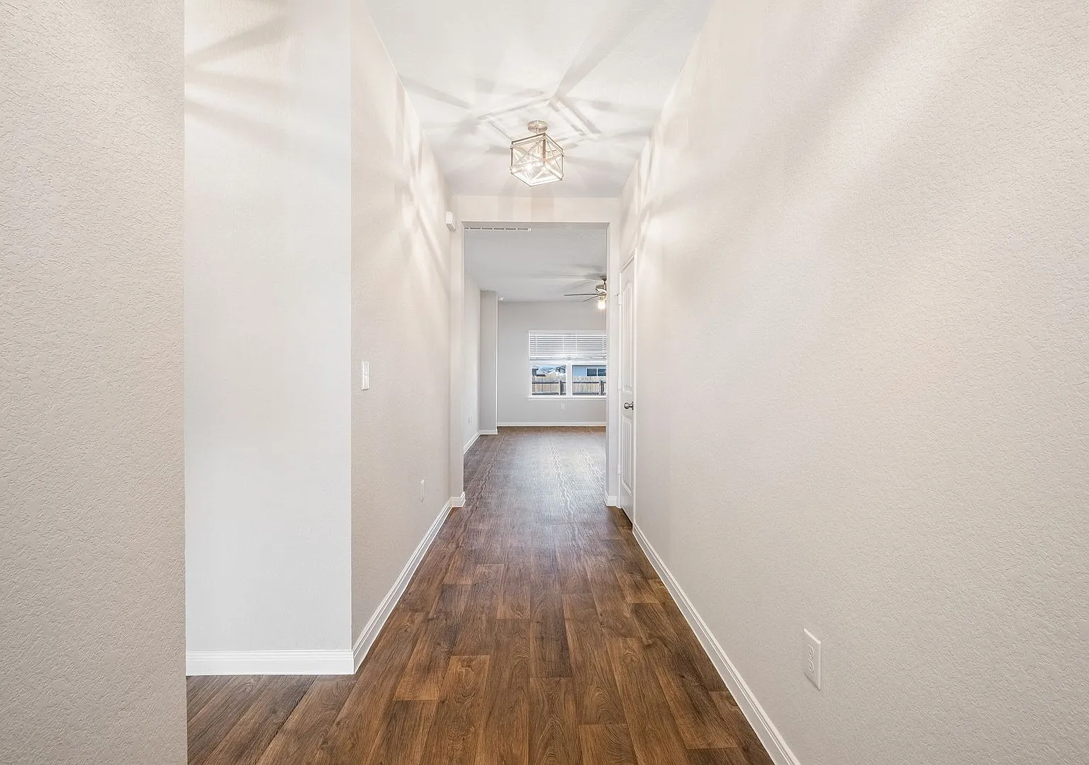 Fantastic 3 Bedroom, 2 Bath Home Near Downtown Hutto — Photo 4