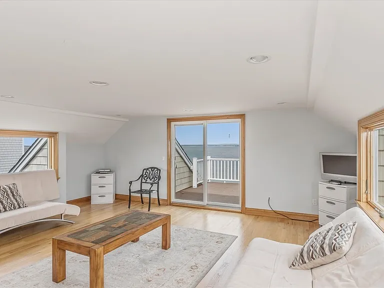 672 Dune Rd — Photo 32