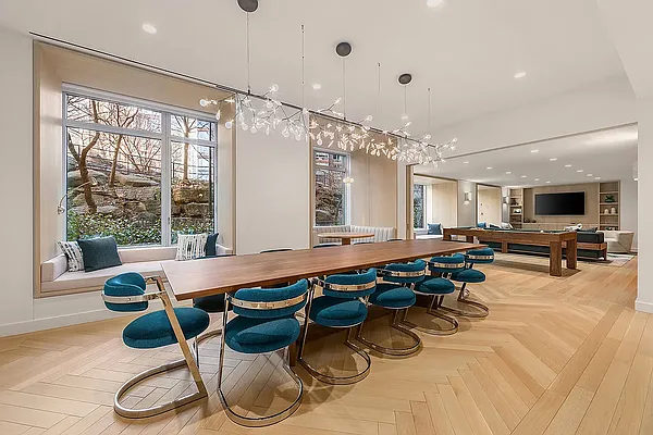 Rented by The Agency | media 25