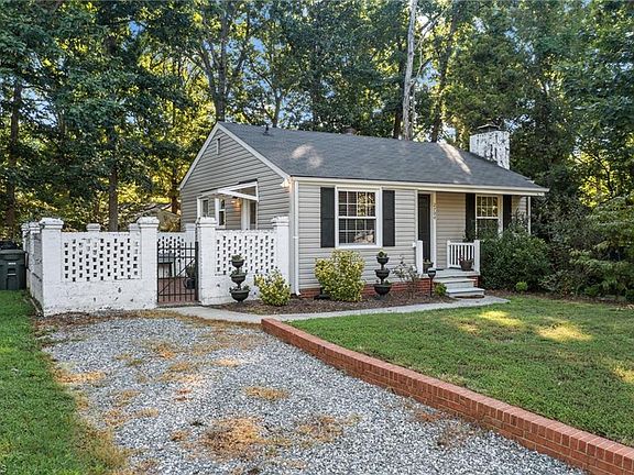 2nd image of 2704 Shady Lawn Dr