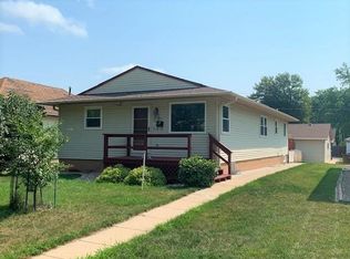 808 Locust St, Yankton, SD 57078