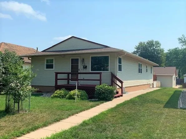 808 Locust St, Yankton, SD 57078