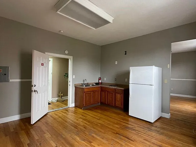 130 W Kentucky Ave — Photo 3