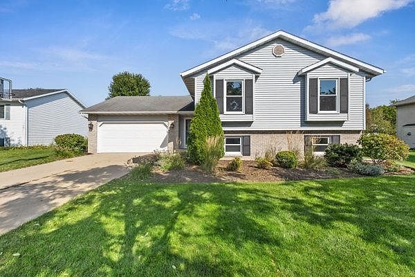 1st image of 829 Edgemore Dr